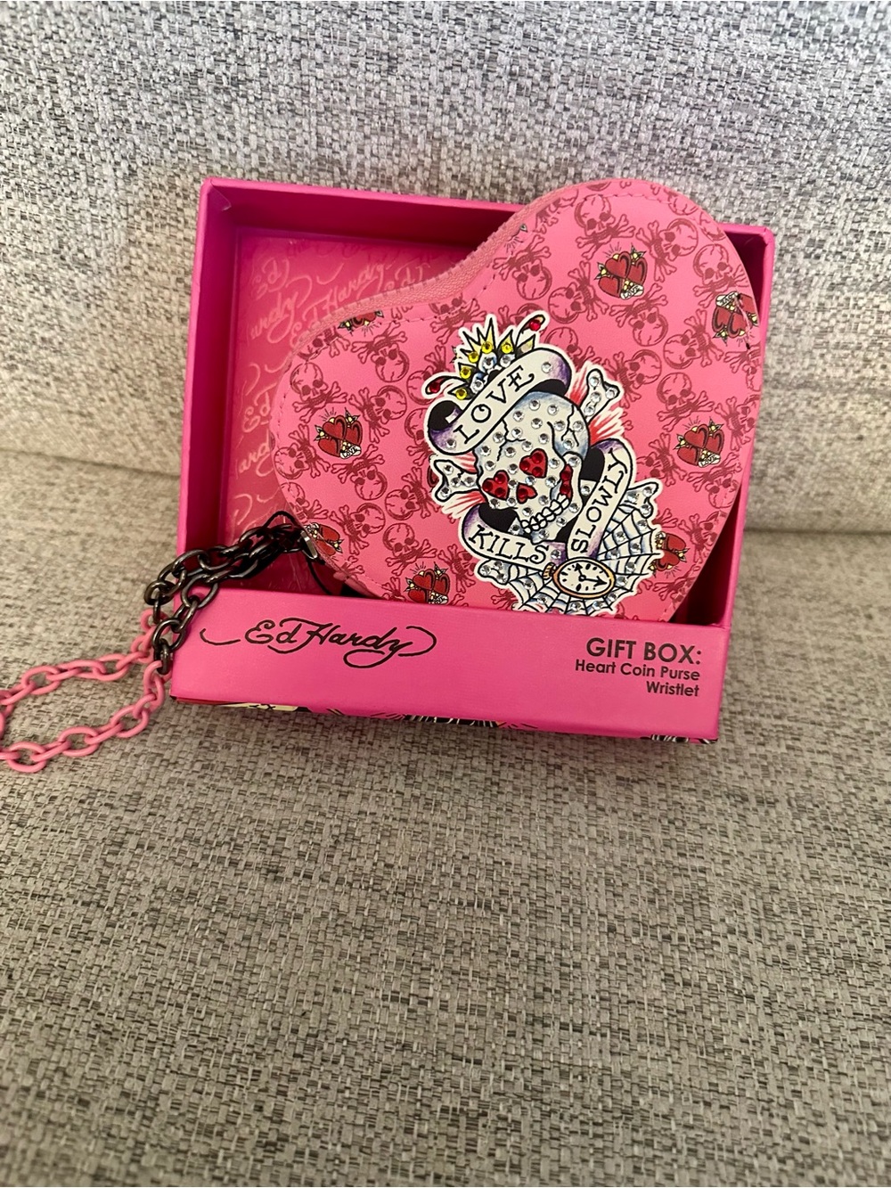 Ed Hardy Pink Heart-Shaped Coin Purse Wristlet Y2K NIB - Picture 3 of 3